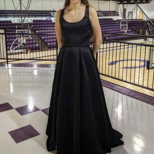 Moril Lee ballgown size 4